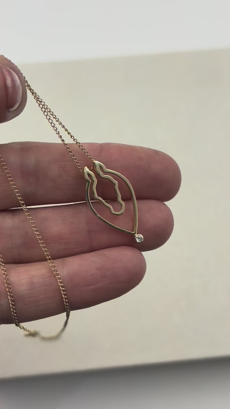 
                  
                    Load and play video in Gallery viewer, Equestrian Heart Pendant. NEW SIZE
                  
                